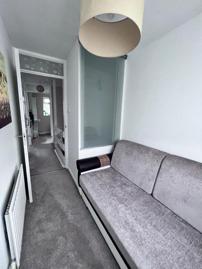 3 Bed House In Walsall, Perfect For Contractors & Leisure & Free Parking Dış mekan fotoğraf