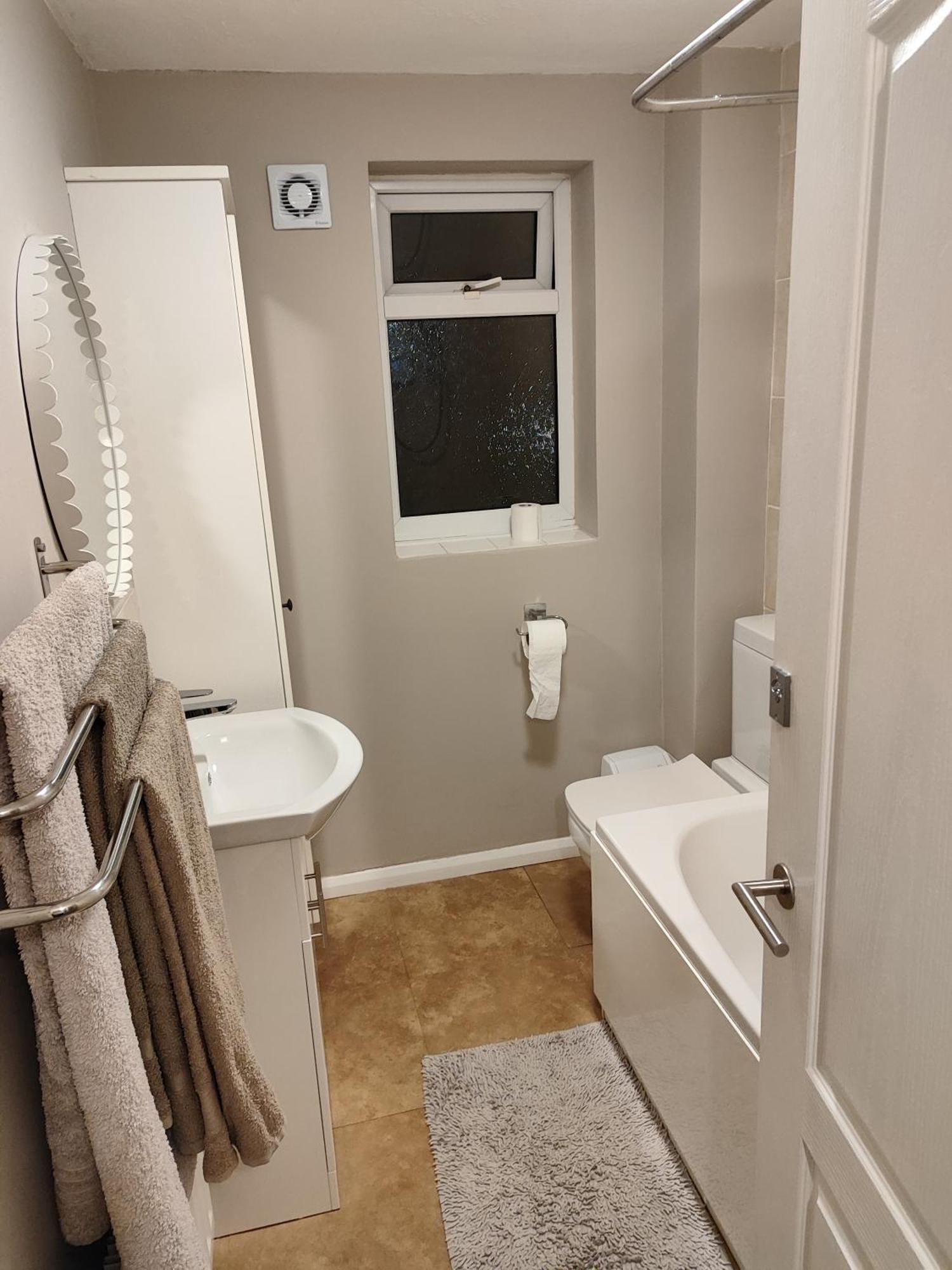 3 Bed House In Walsall, Perfect For Contractors & Leisure & Free Parking Dış mekan fotoğraf